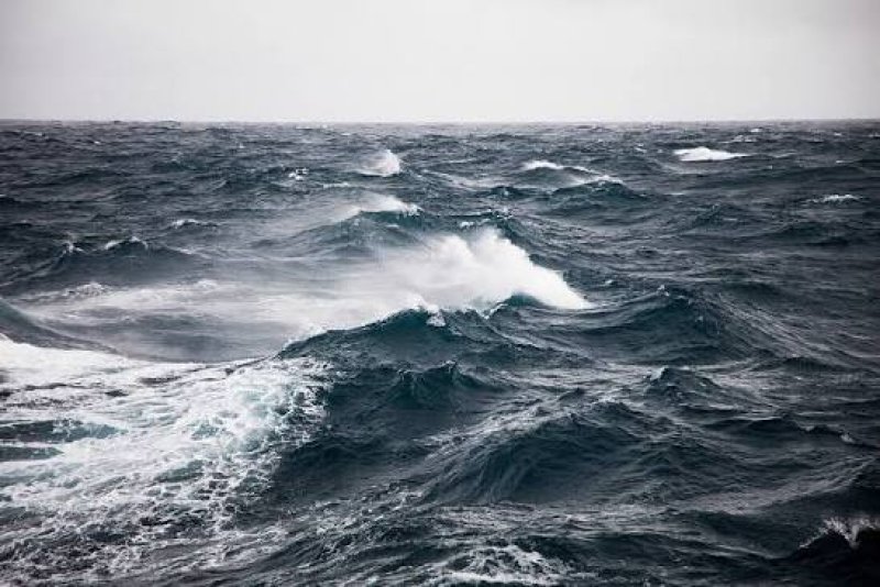 Red Alert Issued for Rough Seas, Strong Winds Islandwide