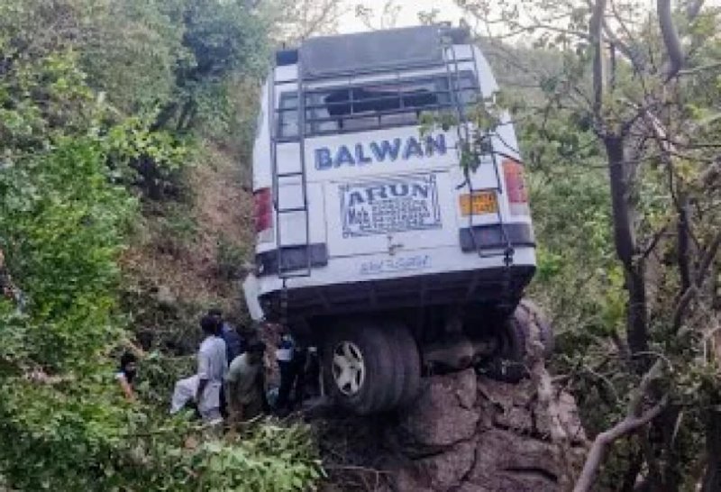 10 killed in India bus crash after terror attack