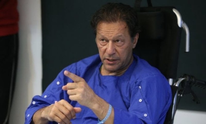 Cricket greats rally behind Imran Khan over health concerns