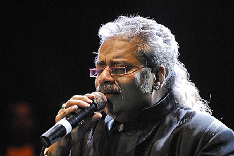 Injuries at Hariharan's Jaffna concert; film stars attend