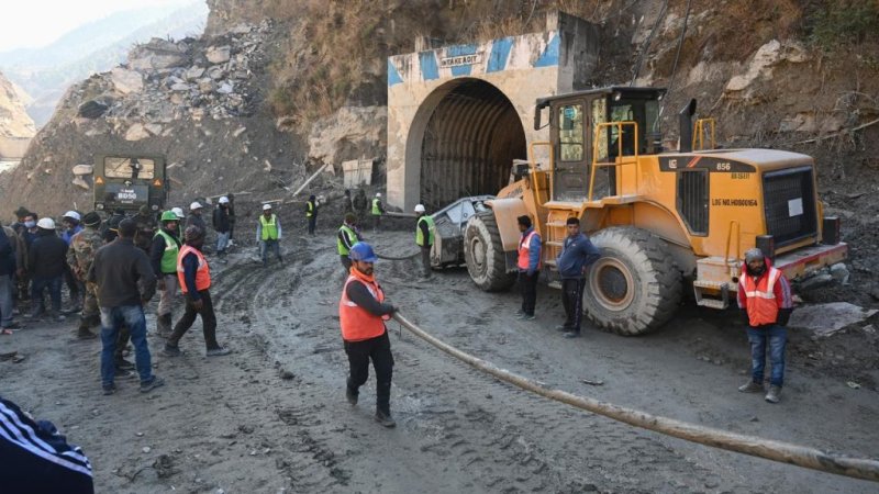 41 workers in India are stuck in a tunnel for an 8th day