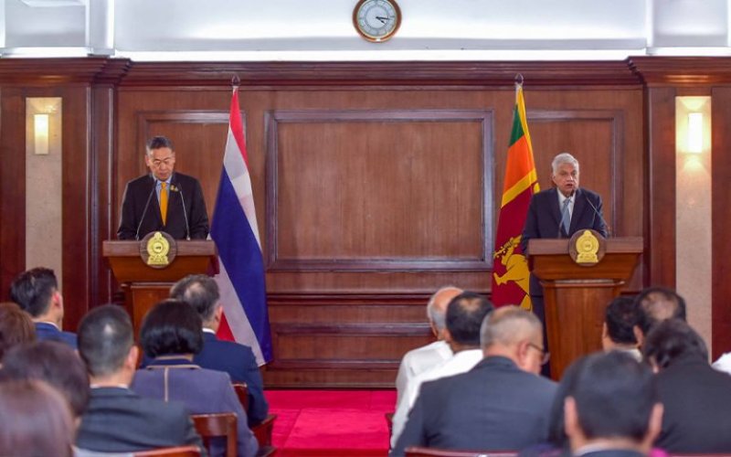 President holds joint press conference with Thai PM
