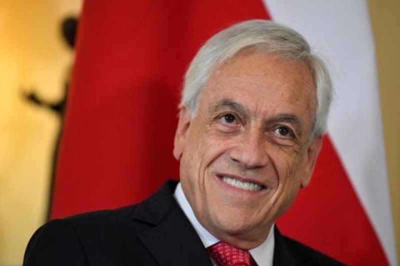 Former president of Chile dies in helicopter crash