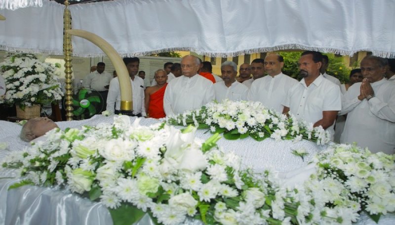 PM  paid his last respects to the late Dr A T Ariyaratne 