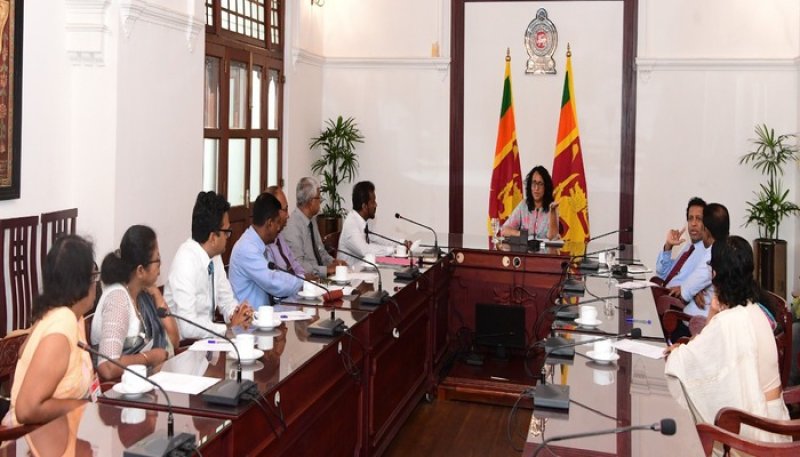 PM  meets representatives of Govt  Nursing  Association 