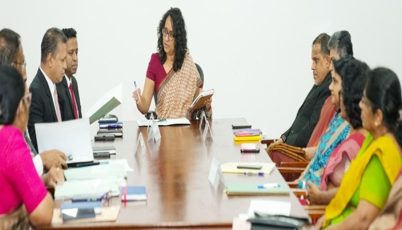 Prime Minister  Meets with Senior Officials of the Ministry 