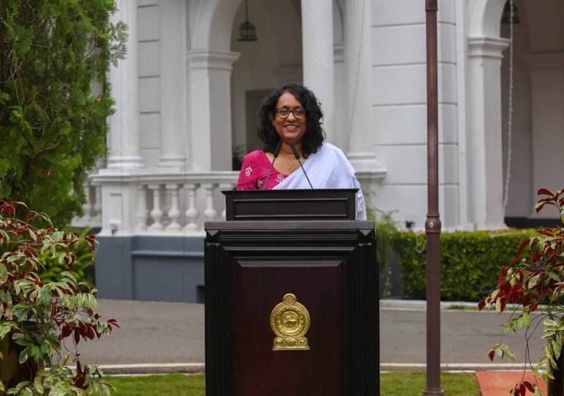 PM Calls for Commitment to Govt's Duty to Serve the People