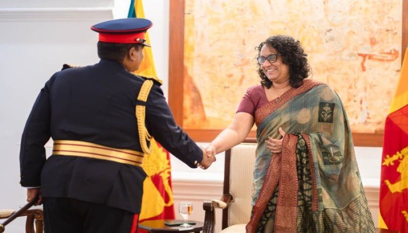 Army Commander Lieutenant General Lasantha Rodrigo Meets PM