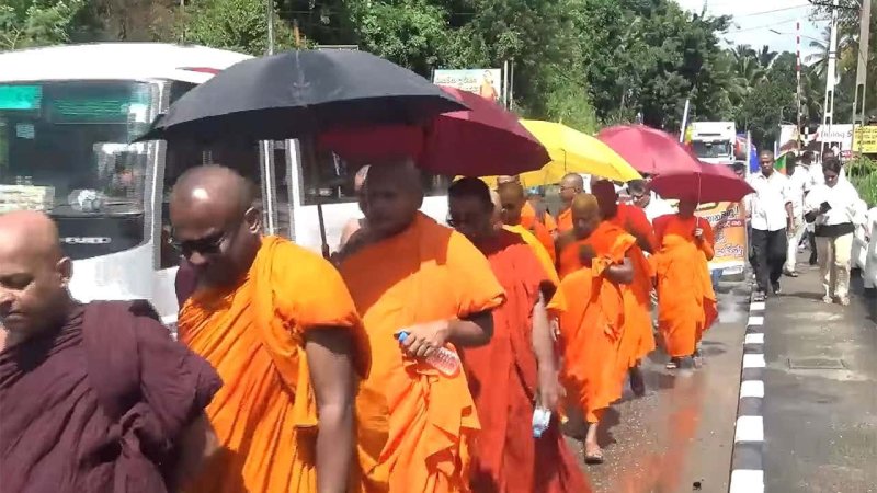 Freedom march for Gnanasara Thero continues from Warakapola