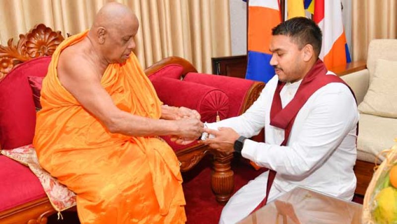 Namal seeks blessings at Sacred Temple of the Tooth Relic 