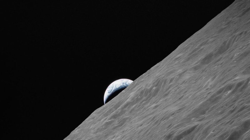 Abandoned lunar lander is causing tremors on the moon