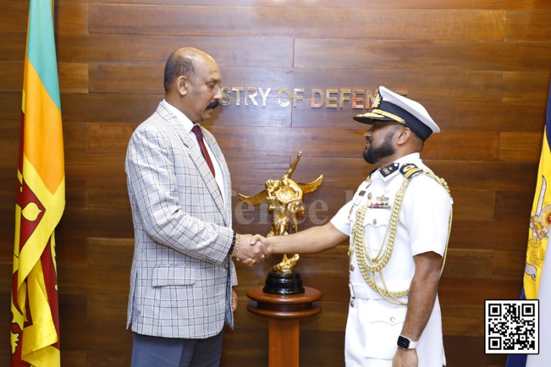 Outgoing B'desh Defence Attach&eacute; meets SL Defence Secretary