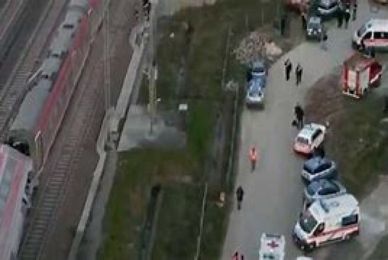 Train crash in Italy leaves 17 injured