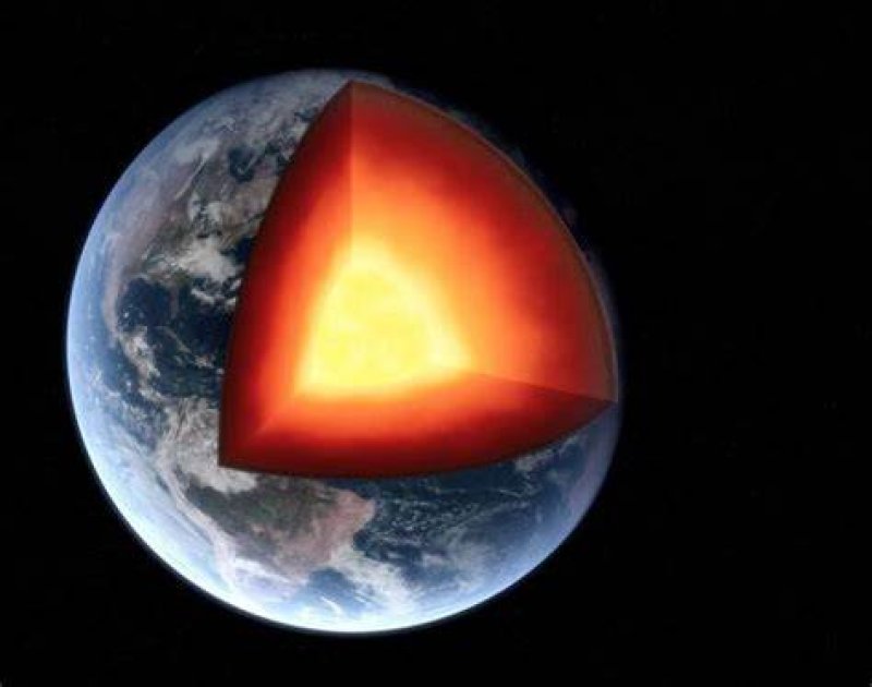 Earth&rsquo;s core is leaking