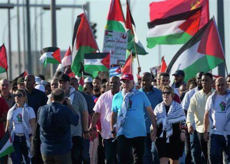 Cuban president leads pro-Palestinian march in Havana