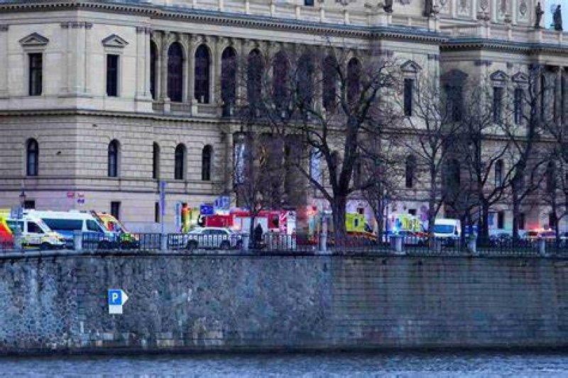 Prague shooting: Gunman dead after killing 14 people
