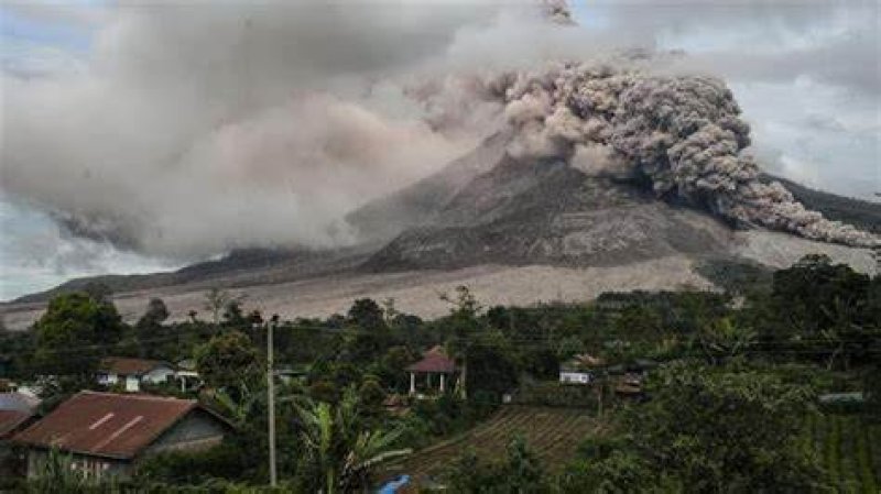  Philippines: Mount Kanlaon volcano erupts