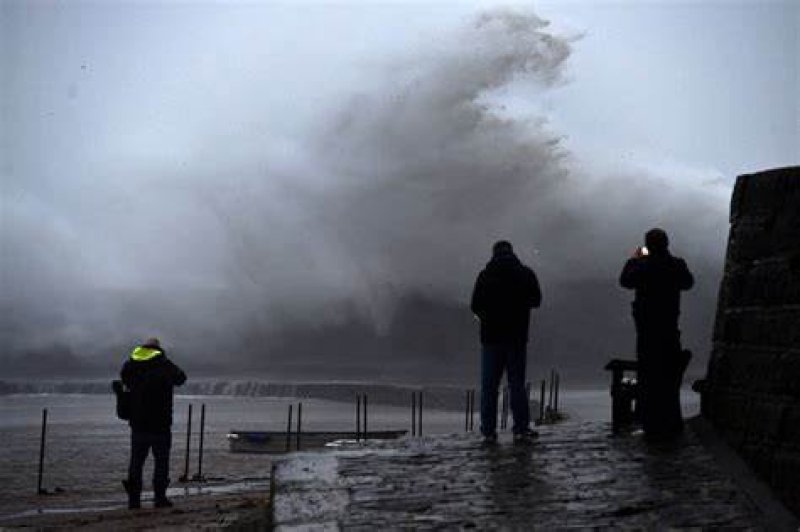 Storm Ciar&aacute;n whips western Europe