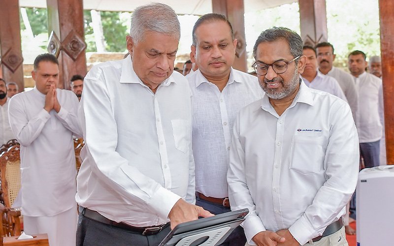 Prez  Inaugurates Solar Power System at  Sri Maha Bodhiya