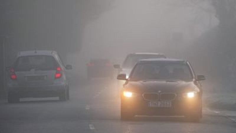 Dense fog affects vehicular movement in central hills