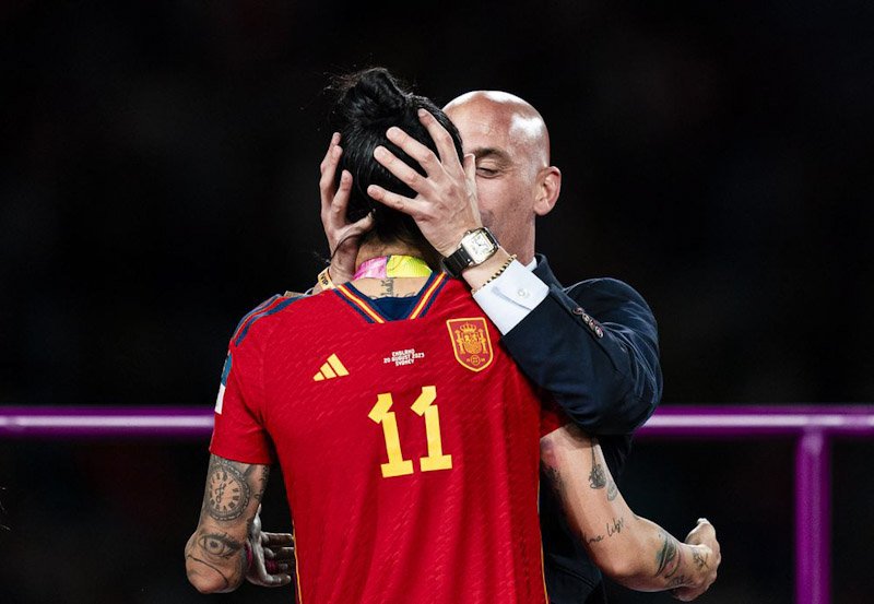 FIFA suspends Spanish FA boss over Jenni Hermoso kiss