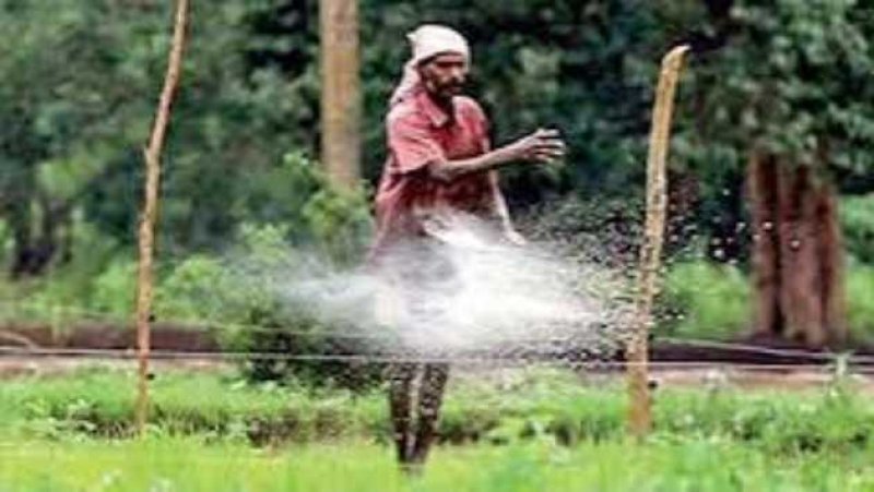Namal accuses government of burdening farmers and profession