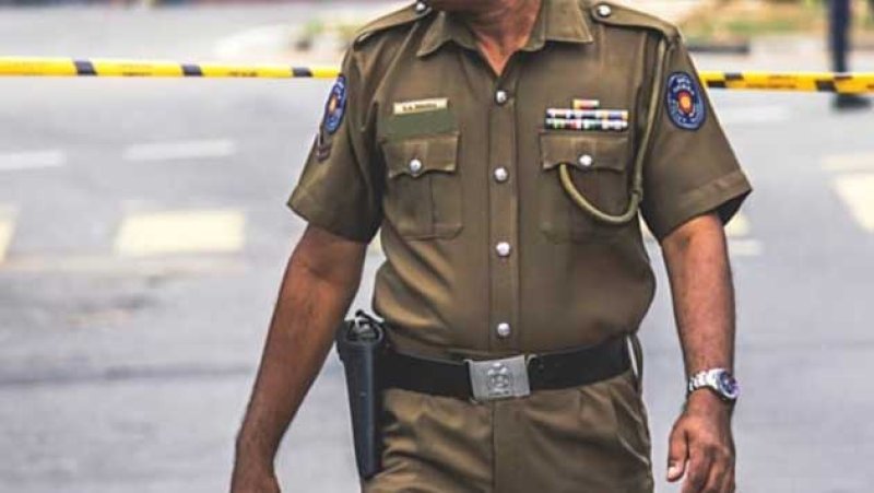 Former Suriyakanda police OIC and constable arrested