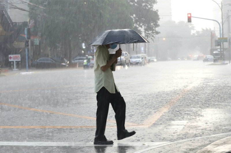  Heavy showers above 50 mm are likely at some districts