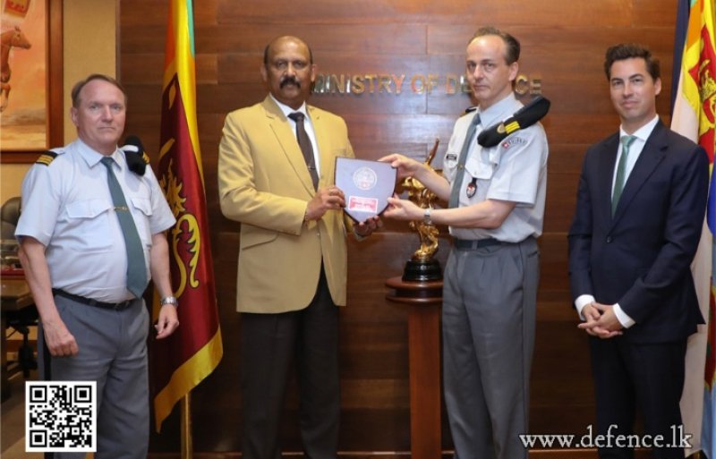 Swiss Defence Attach&eacute; makes farewell call on the Defence Sec