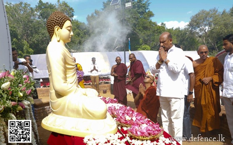 Defence Secretary visits   Sapumalgaskada Vihara in Vauniya