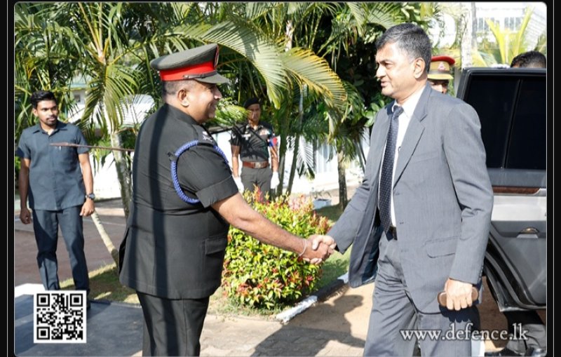 Defence Secretary Visits Centre for Defence Research