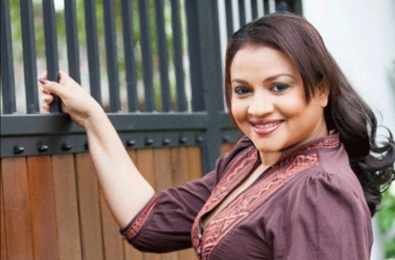Popular actress Semini Iddamalgoda arrested 