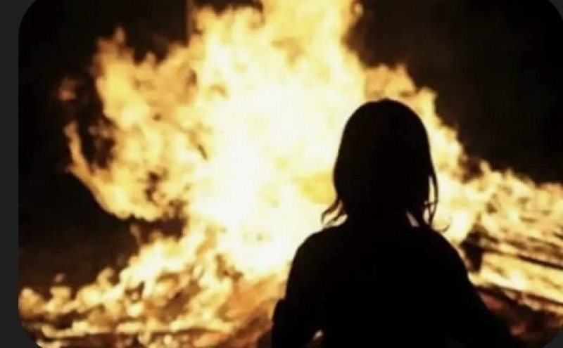 Husband sets wife on fire, flees with child in Wellampitiya