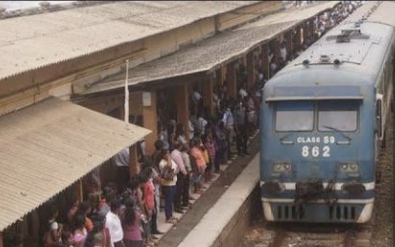 Train breakdown sparks tension at Kollupitiya station