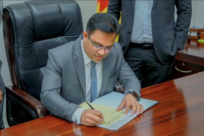 Dinindu Saman Kumara Hennayake assumes duties