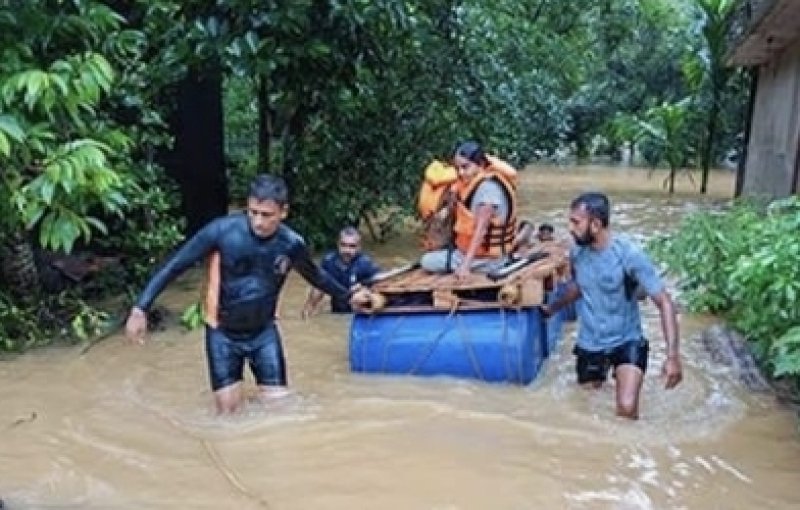 33 stranded in Giribawa rescued by Air Force