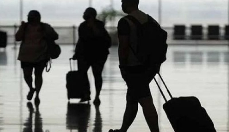 Over 310,000 Sri Lankans travel abroad
