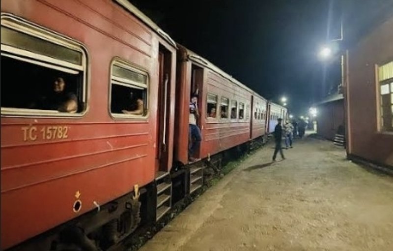"Meenagaya" express train returns