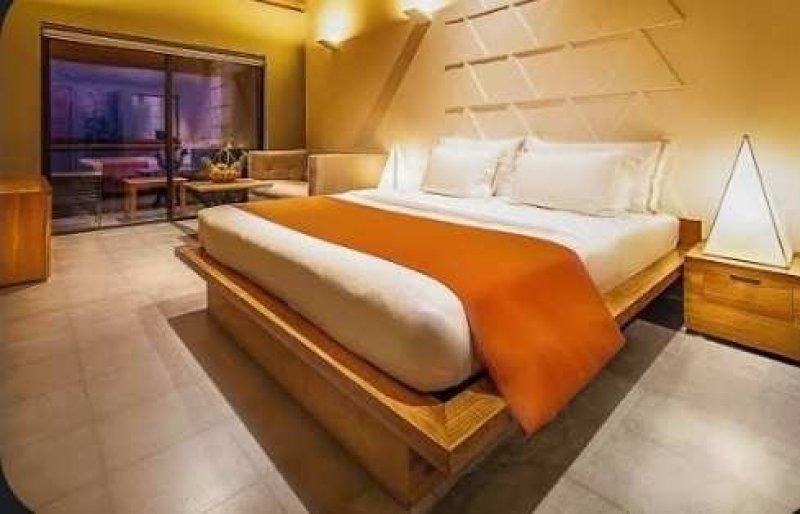Local star-rated hotel room rates 20% higher