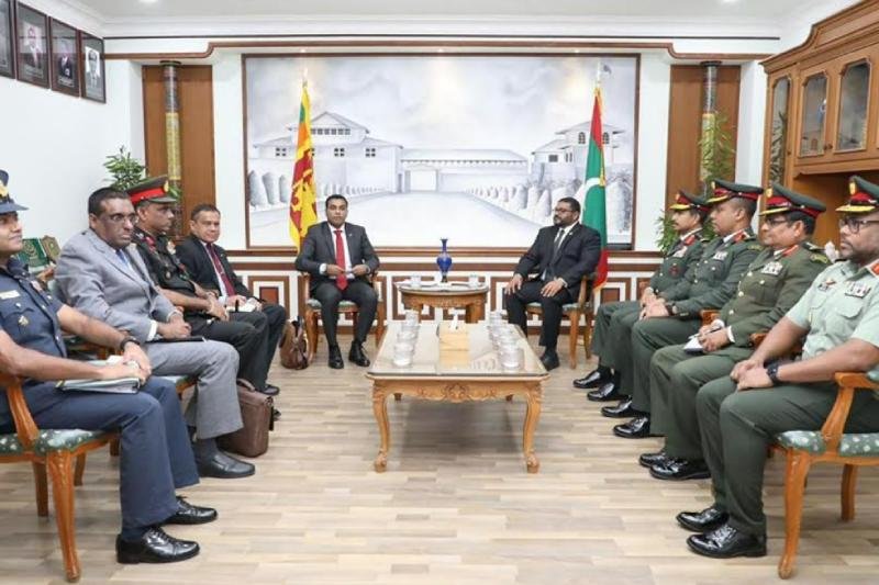 State Defence Minister holds talks with Maldivian minister