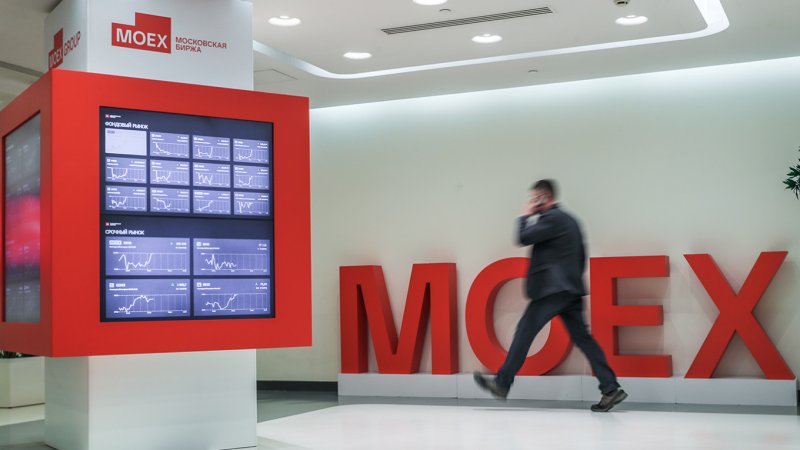 Moscow Exchange Halts Dollar, Euro Trade 