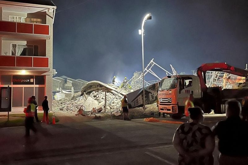 South Africa: Deadly building collapse leaves scores trapped