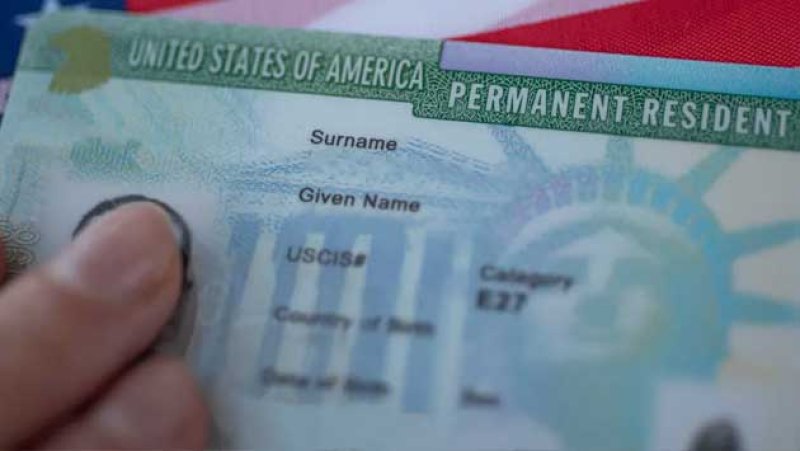 Trump weighs tighter green card rules