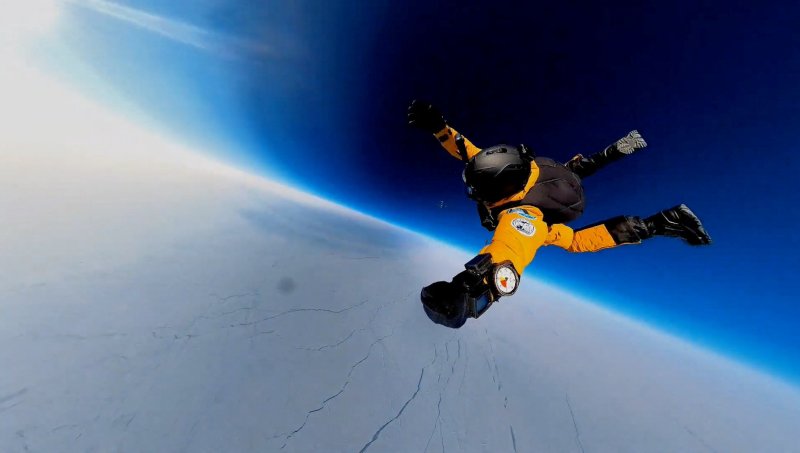 World record by parachuting from stratosphere to North Pole