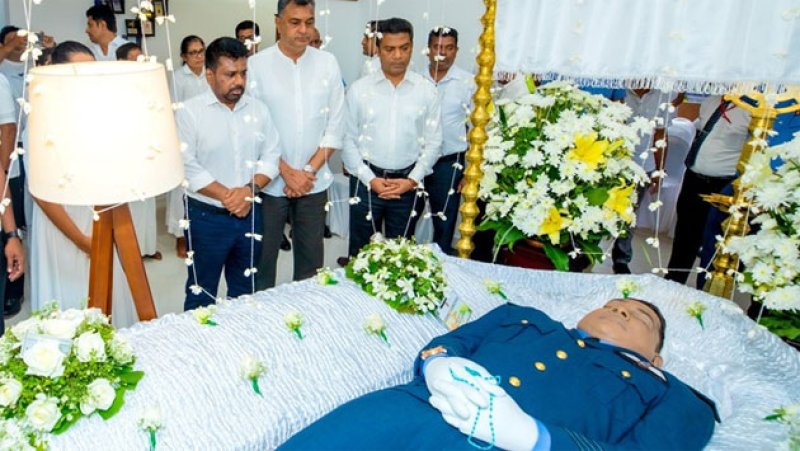 President pays last respects to fallen pilot