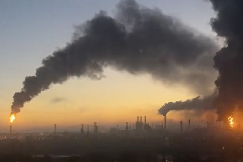 Largest drone strike on Moscow hits oil refinery 