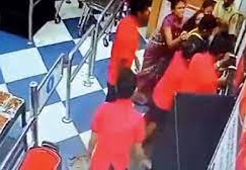 Five arrested for assaulting female customer at supermarket