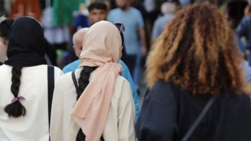Iran arrests marathon organisers for women not wearing hijab