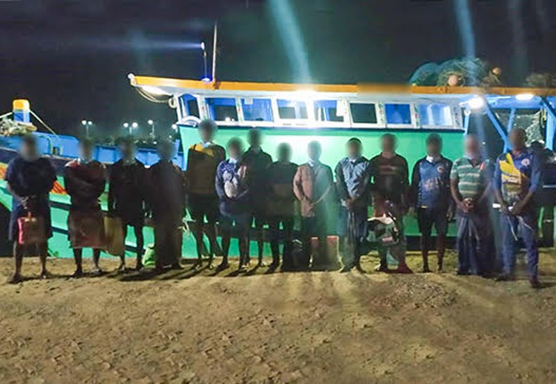 Navy foils poaching attempt, arrests Indian fishermen