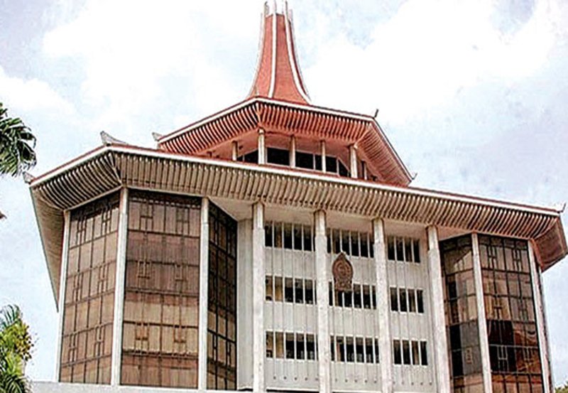 Police officers apologize for wrongful detention 